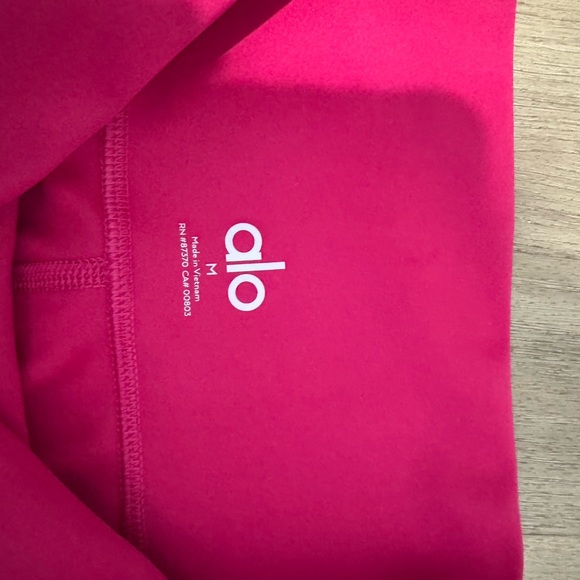 ALO Yoga Hot Pink Leggings - Picture 3 of 3